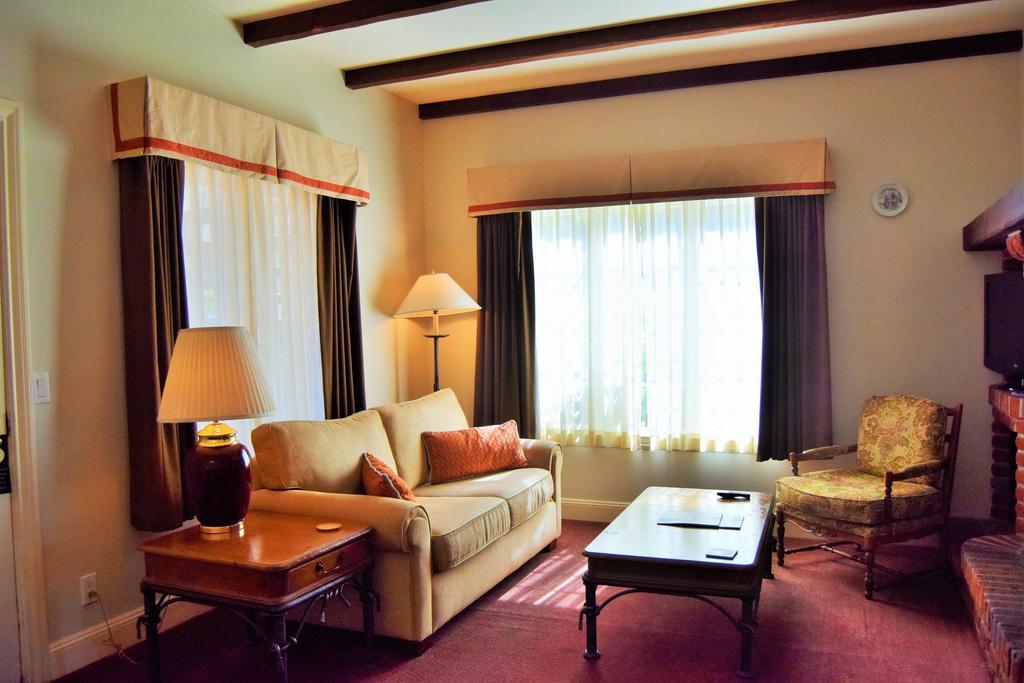 Vineyard Country Inn St. Helena