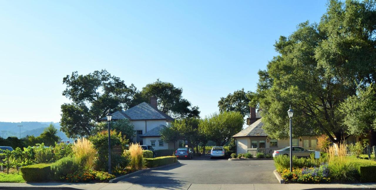 Vineyard Country Inn 2*